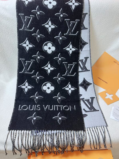 25 autumn and winter new monogram letter tassel scarf