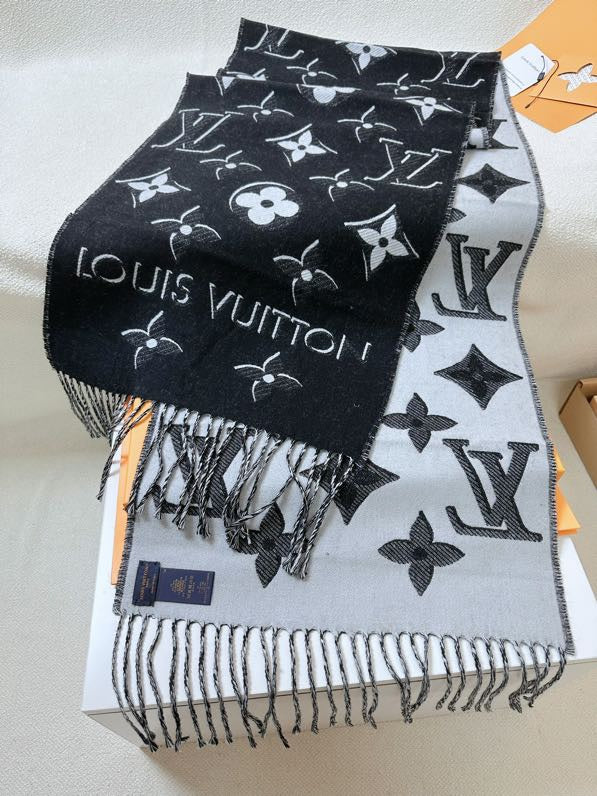 25 autumn and winter new monogram letter tassel scarf