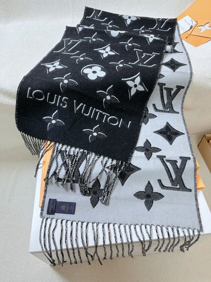 25 autumn and winter new monogram letter tassel scarf