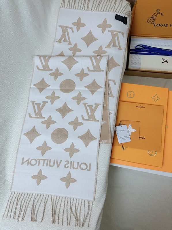 25 autumn and winter new monogram letter tassel scarf