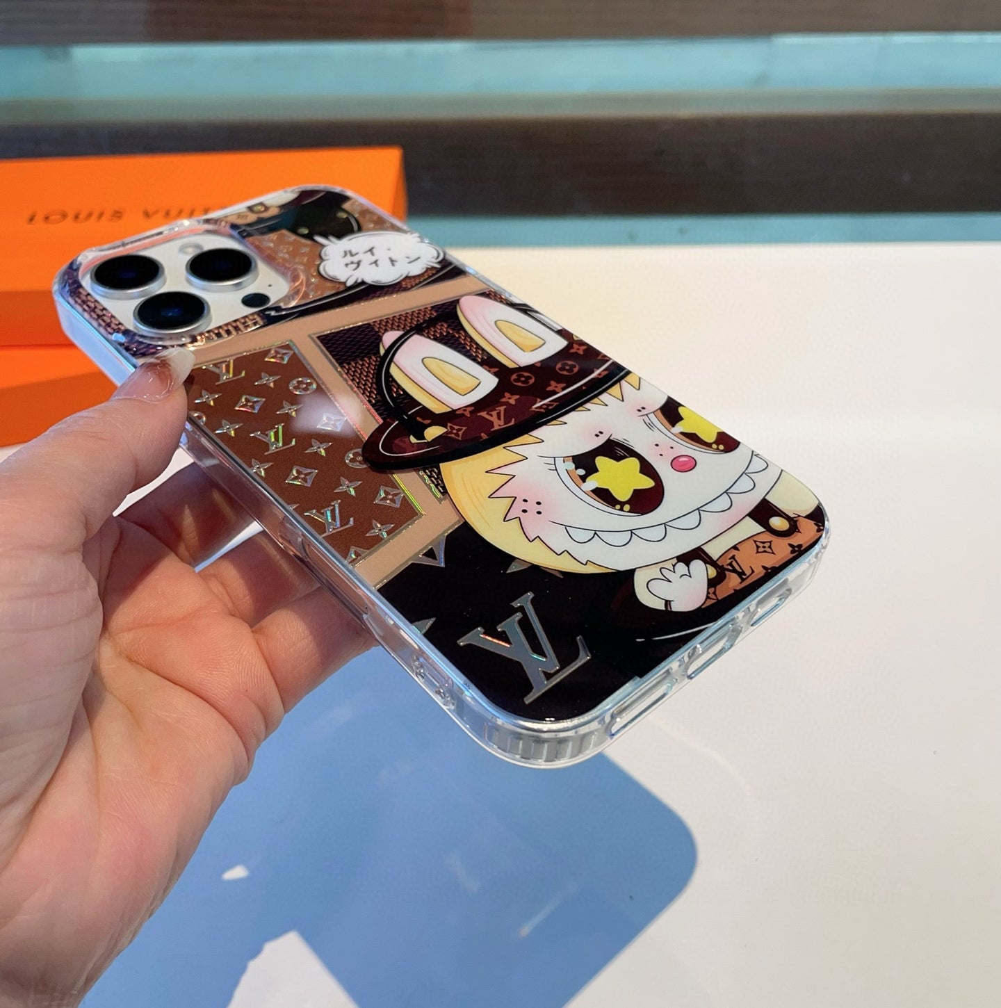 Étui pour téléphone portable Labubu double couche en relief laser