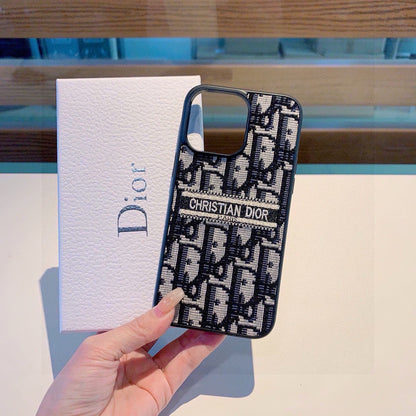 Embroidered fabric all-inclusive phone case