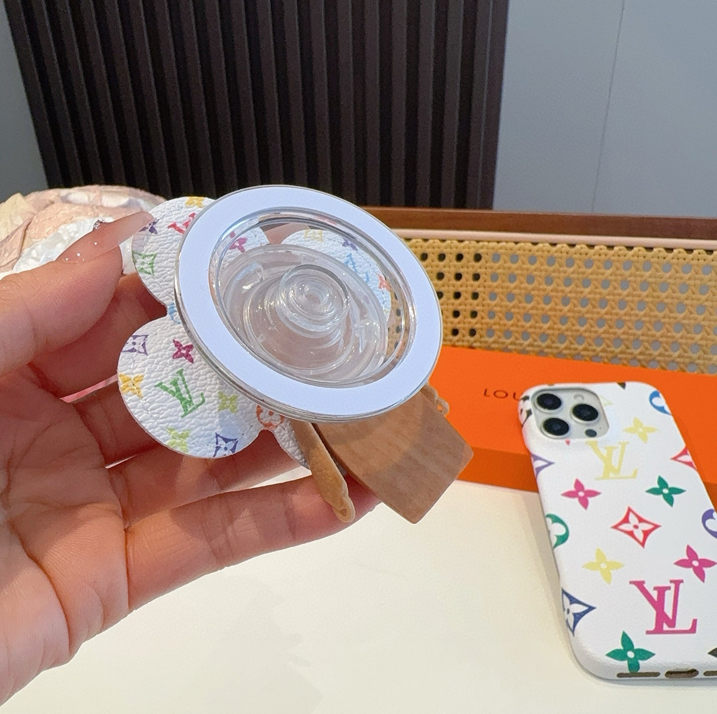 Classic old flower magnetic phone case