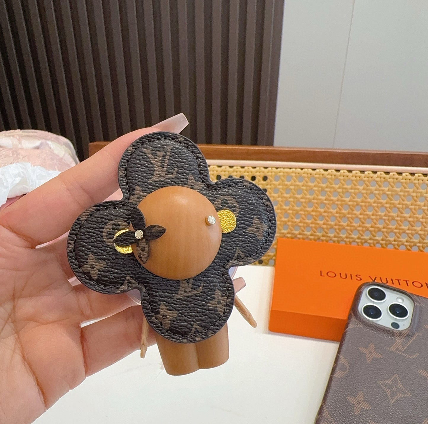 Classic old flower magnetic phone case