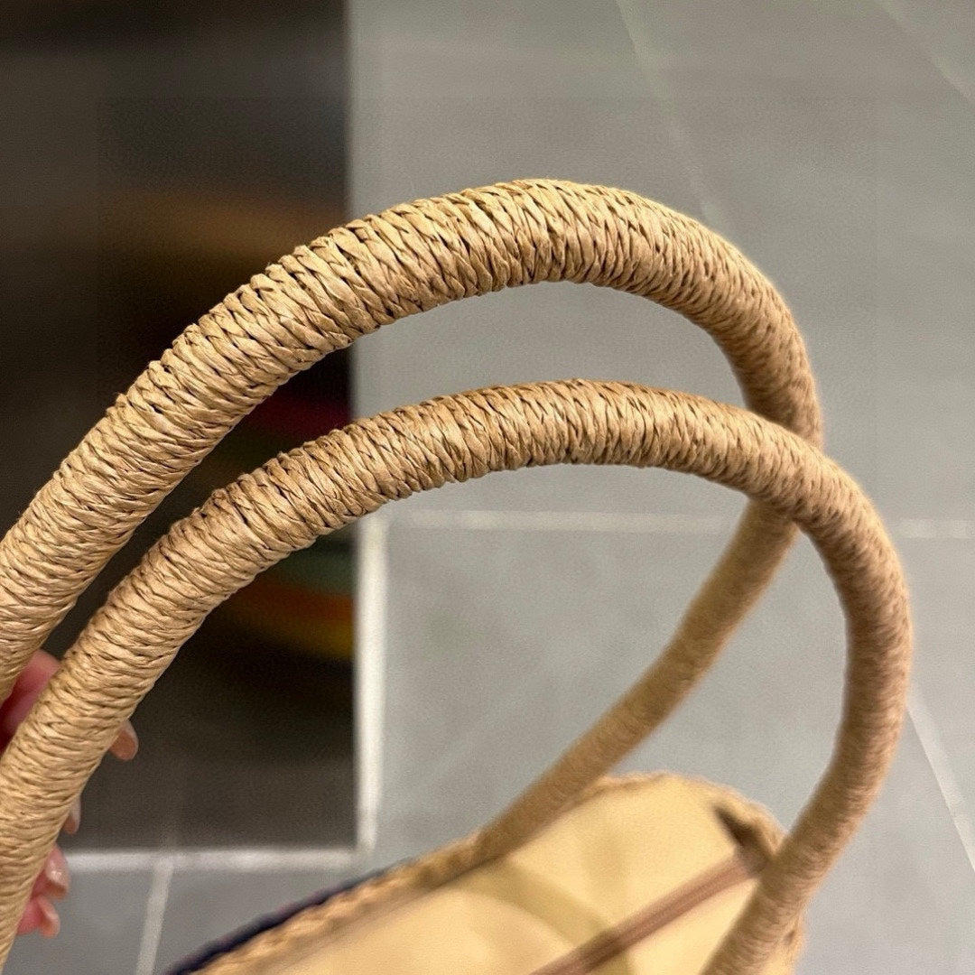 New straw bag