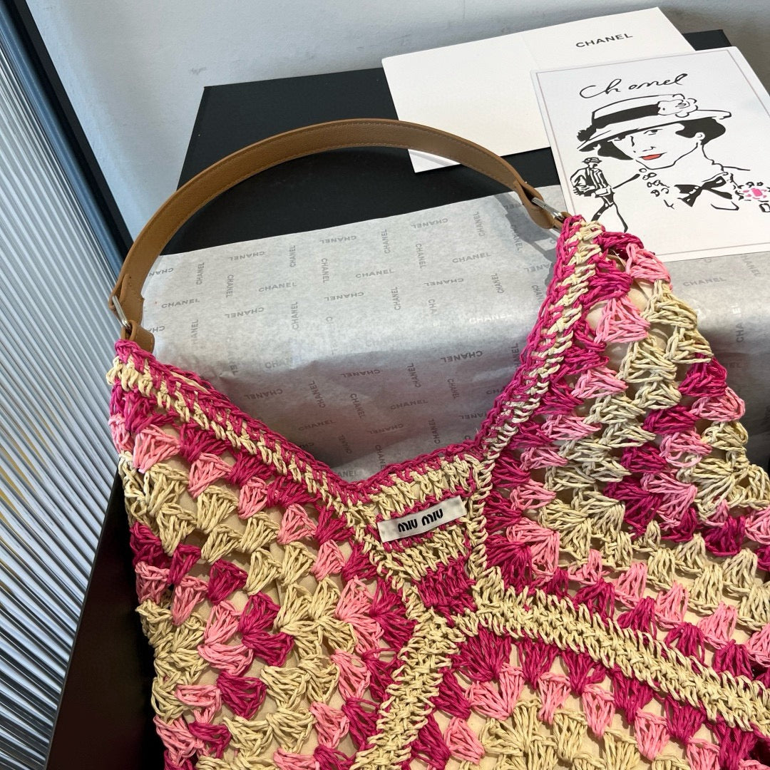 Neue Strohtasche