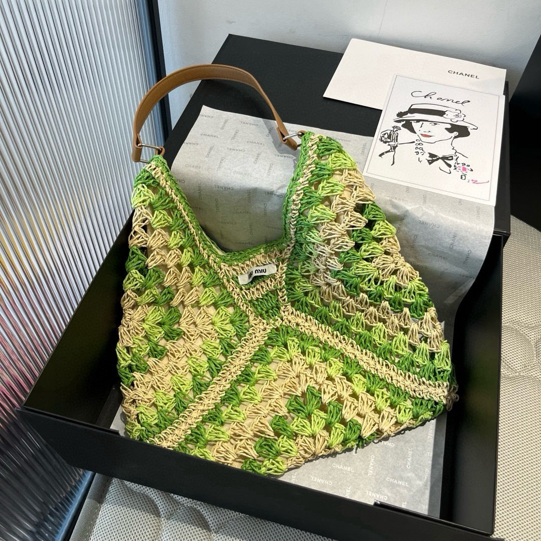 Neue Strohtasche