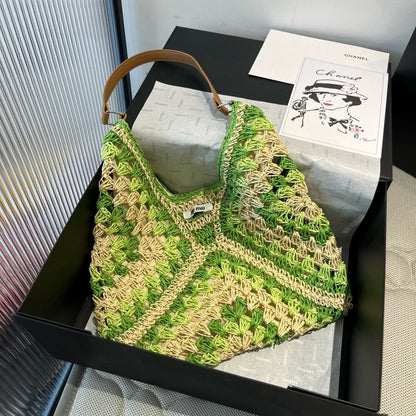 Neue Strohtasche