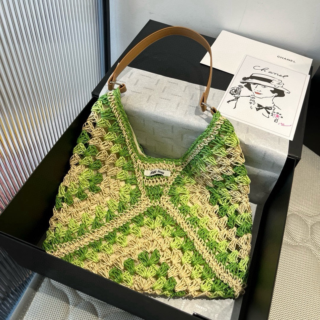 Neue Strohtasche