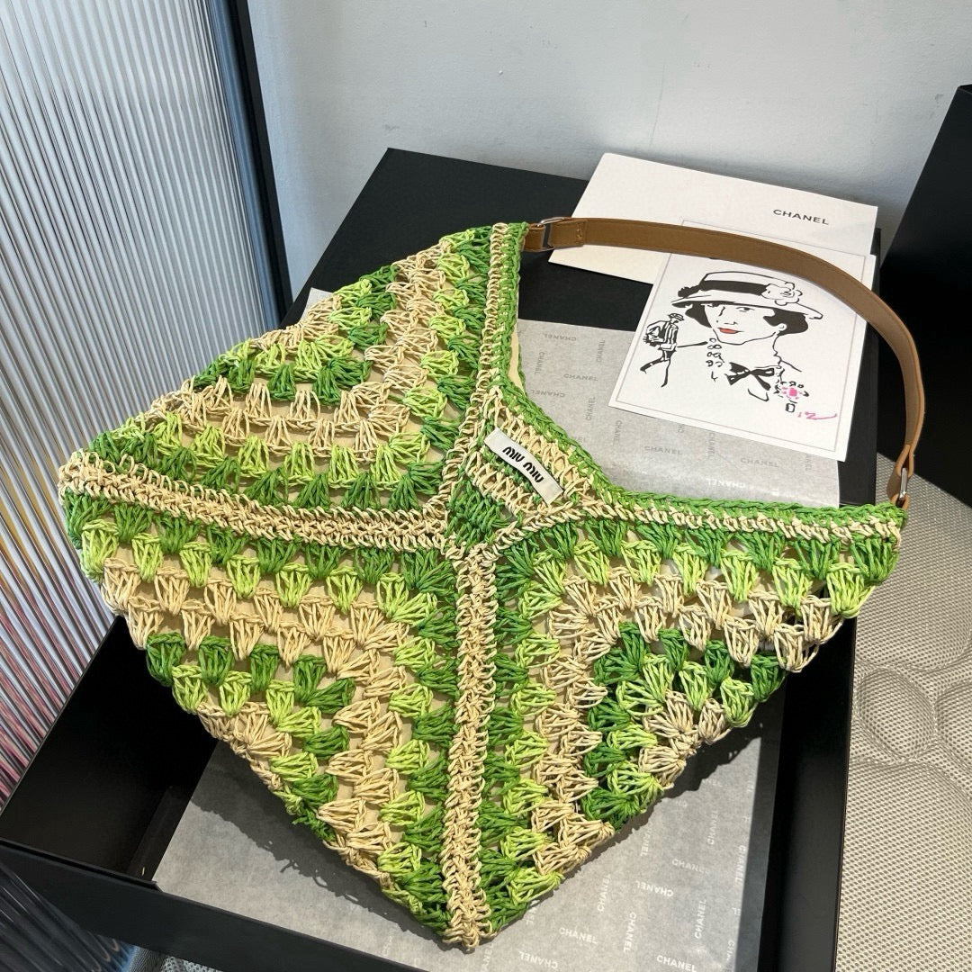 Neue Strohtasche
