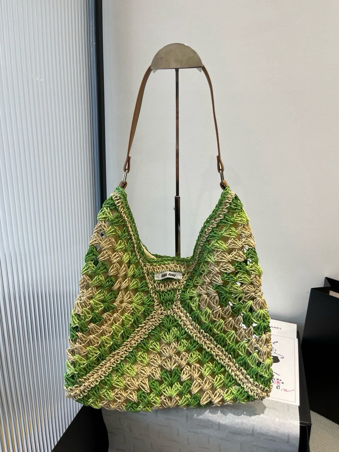 Neue Strohtasche