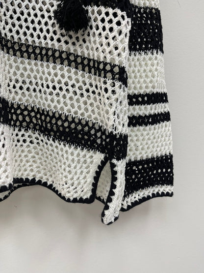 CE 25 early autumn new style long-sleeved knitted top with bandages and stripes!