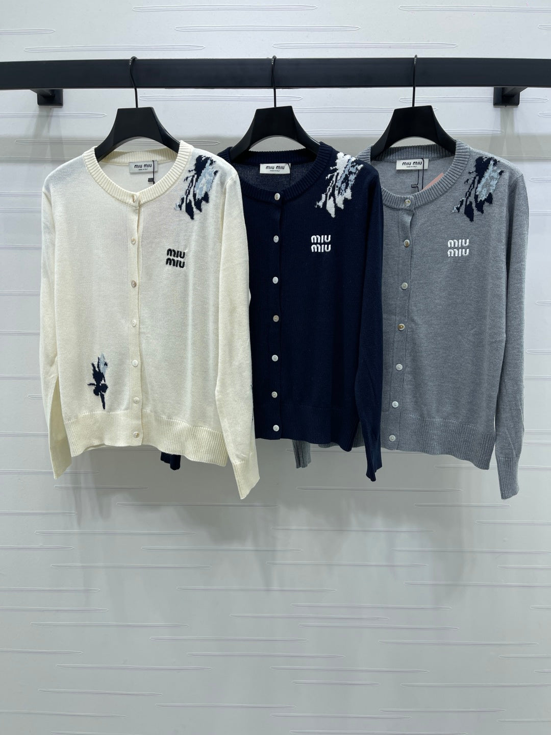 25 Early Autumn New Flower Round Neck Knitted Cardigan