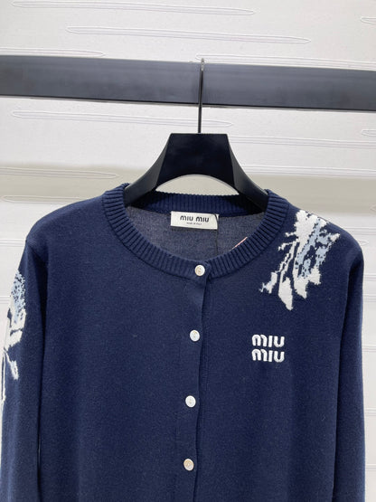 25 Early Autumn New Flower Round Neck Knitted Cardigan