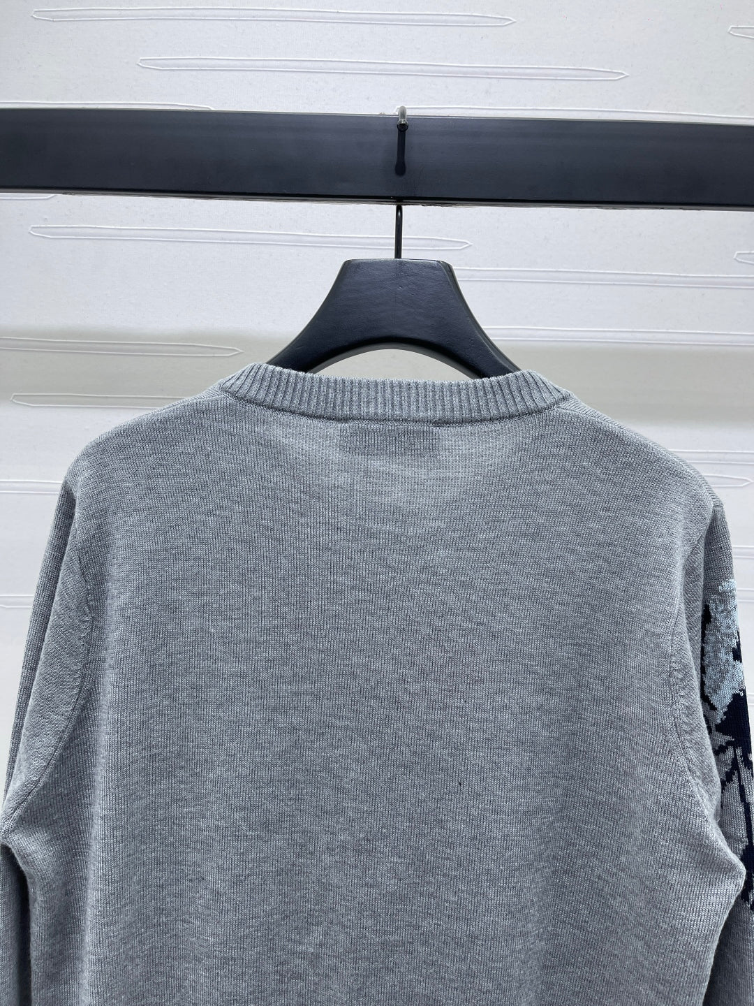 25 Early Autumn New Flower Round Neck Knitted Cardigan