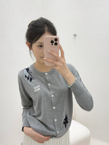 25 Early Autumn New Flower Round Neck Knitted Cardigan