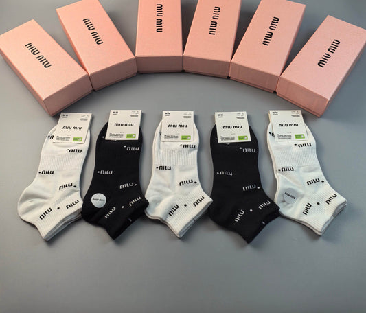 New jacquard letter socks