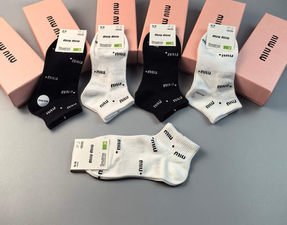New jacquard letter socks