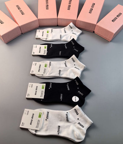 New jacquard letter socks