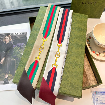 Classic belt with gold lock and letter scarf