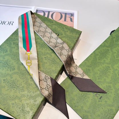 Classic belt with gold lock and letter scarf