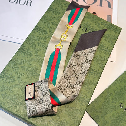 Classic belt with gold lock and letter scarf
