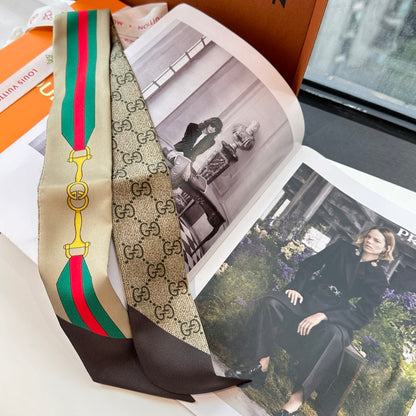 Classic belt with gold lock and letter scarf