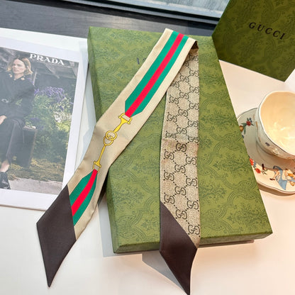 Classic belt with gold lock and letter scarf