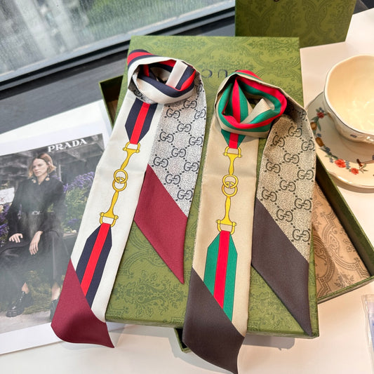 Classic belt with gold lock and letter scarf
