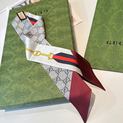 Classic belt with gold lock and letter scarf