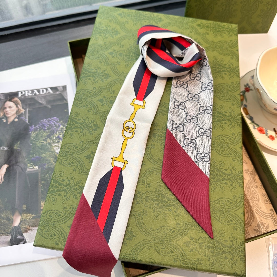 Classic belt with gold lock and letter scarf
