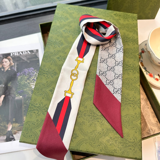 Classic belt with gold lock and letter scarf