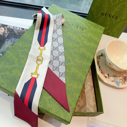 Classic belt with gold lock and letter scarf
