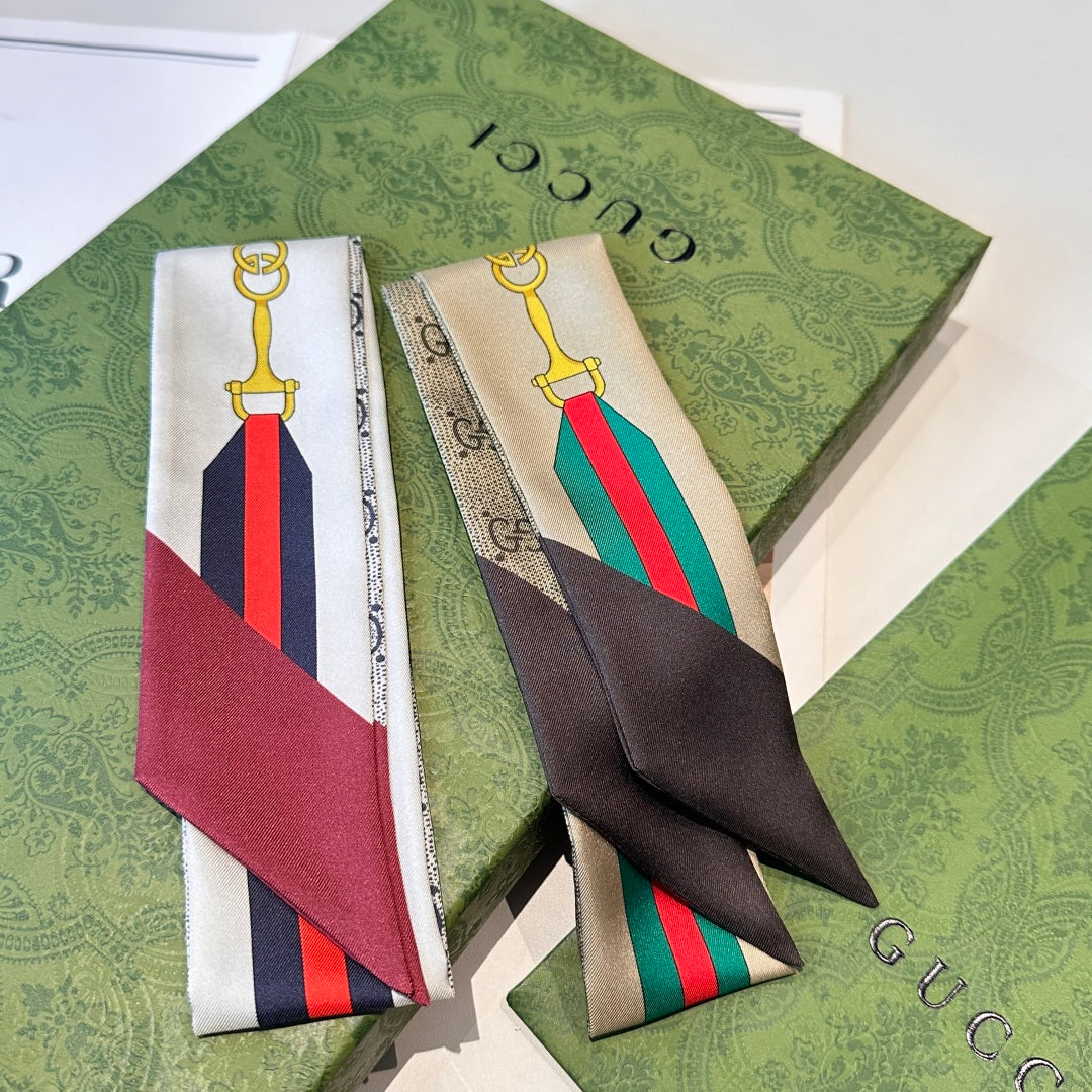 Classic belt with gold lock and letter scarf