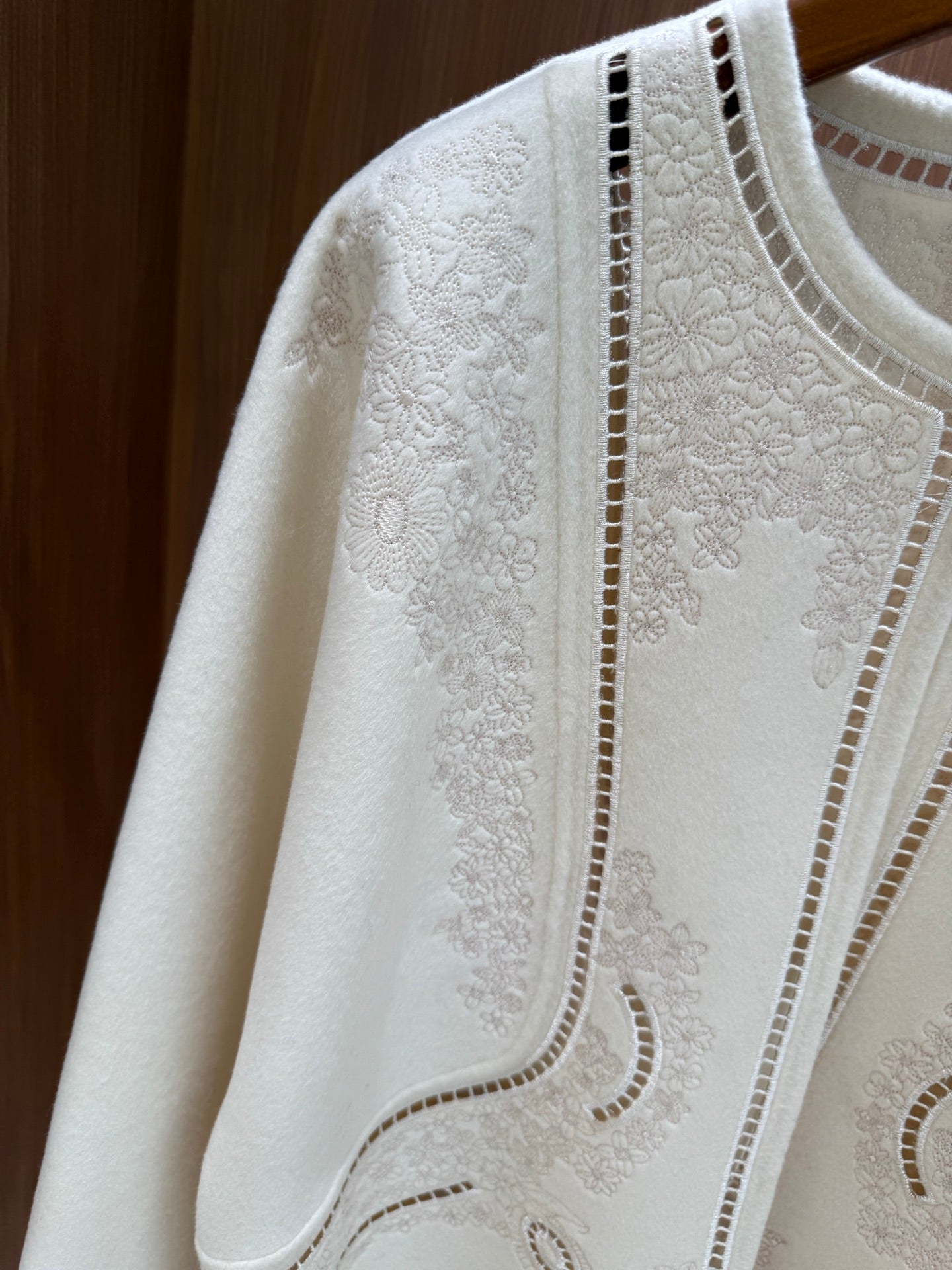 He 25 Embroidered cashmere jacket