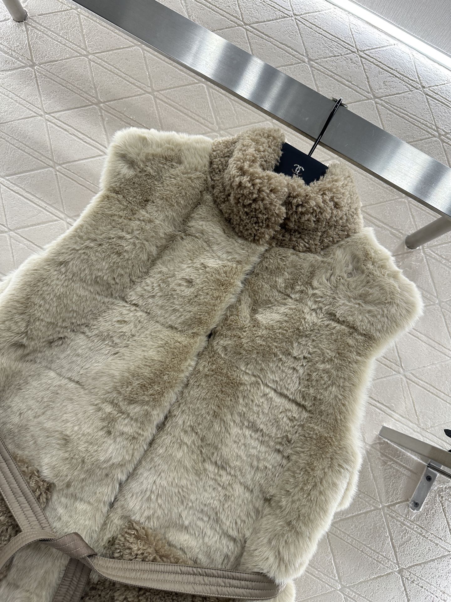 Mon 25 Plush Snap-Button Down Vest