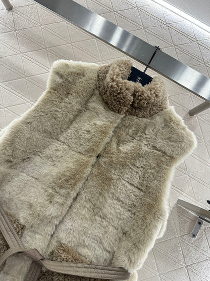 Mon 25 Plush Snap-Button Down Vest