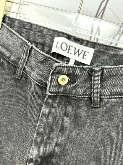 LO 25 Embroidered logo jeans at knee position