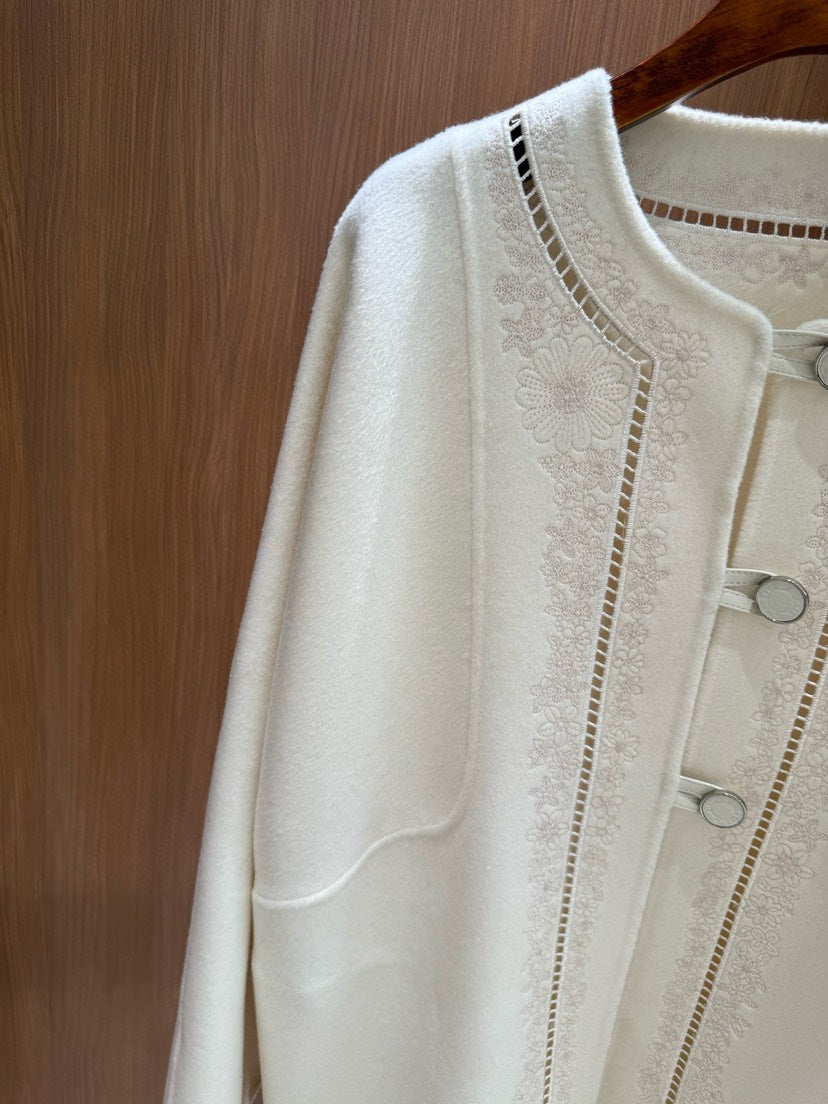 He 25 Embroidered cashmere coat