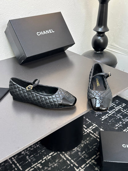 C 25 Diamond-patterned Mary Jane square-toe flats