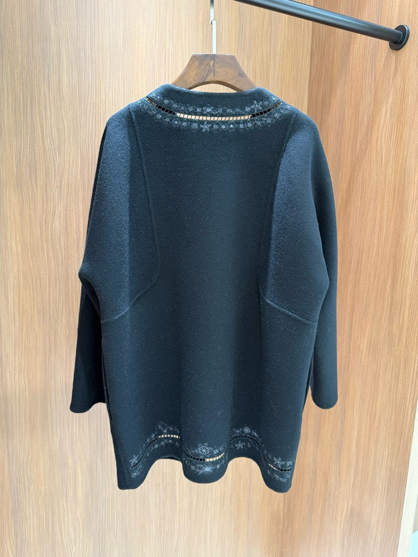 He 25 Embroidered cashmere coat