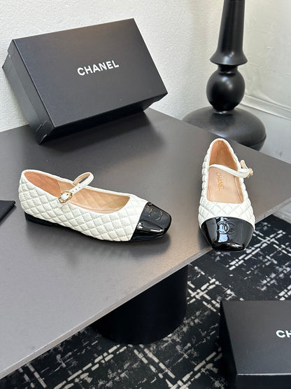 C 25 Diamond-patterned Mary Jane square-toe flats