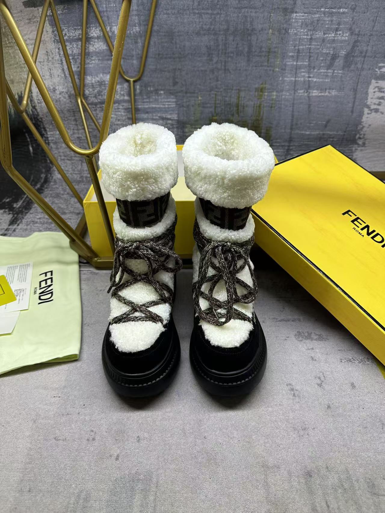 Fe 25 Lambswool snow boots