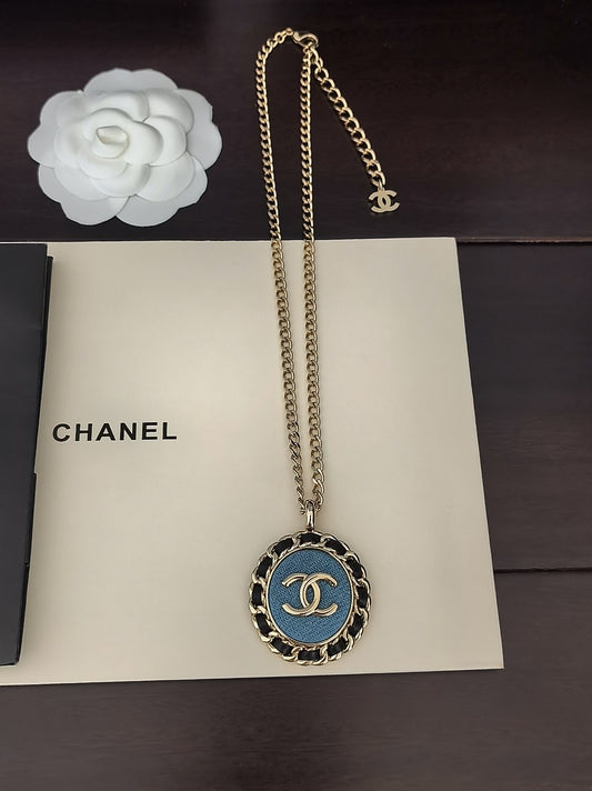 C 25 Blue Round Necklace