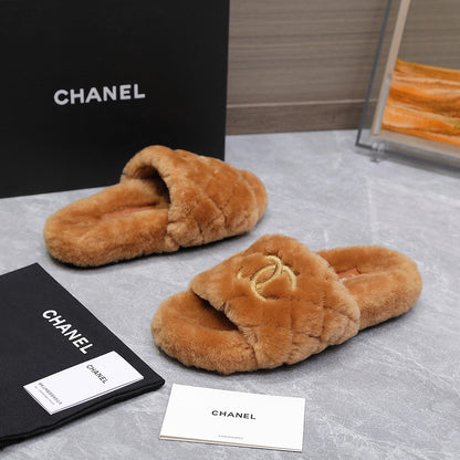C 25 Lambswool slippers