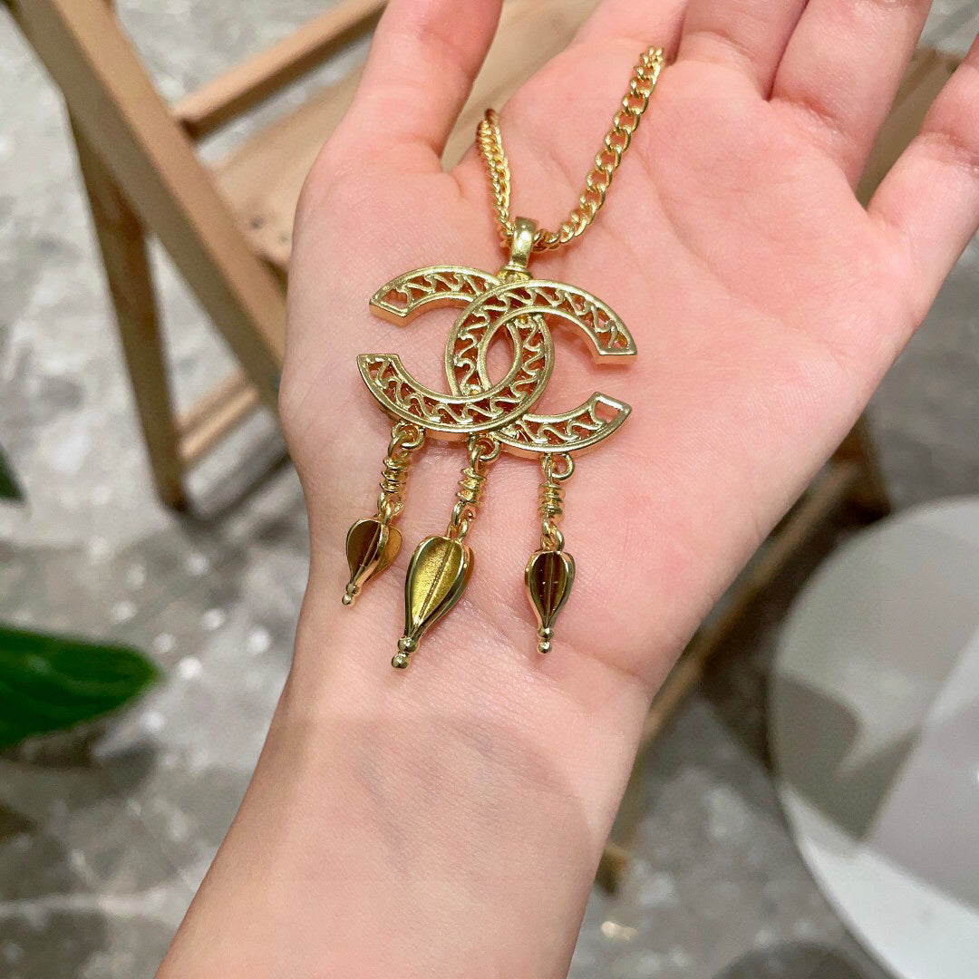 C 25  Tassel Necklace