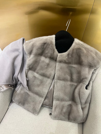 Bru 25 Noble and luxurious Mink Hooded Vest