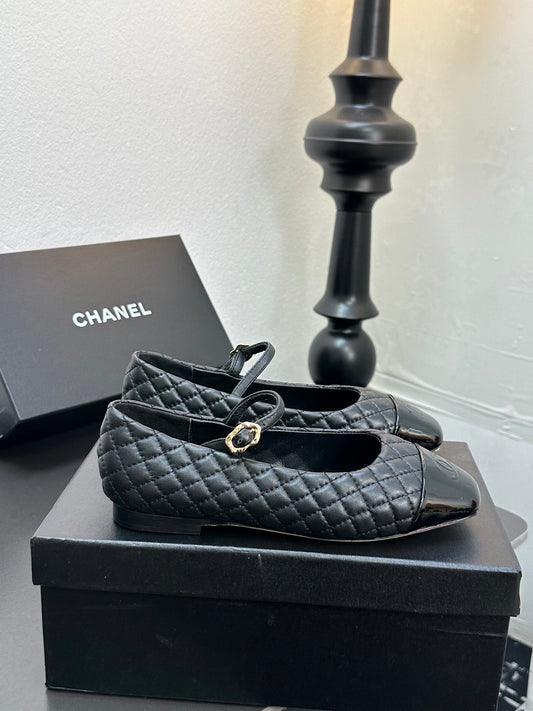 C 25 Diamond-patterned Mary Jane square-toe flats