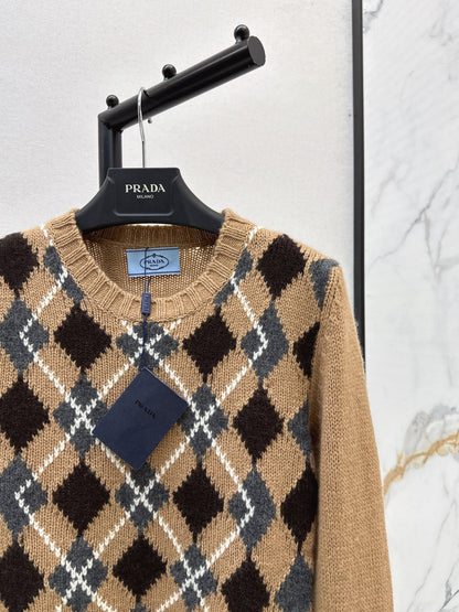 P 25 College style diamond plaid long sleeved sweater