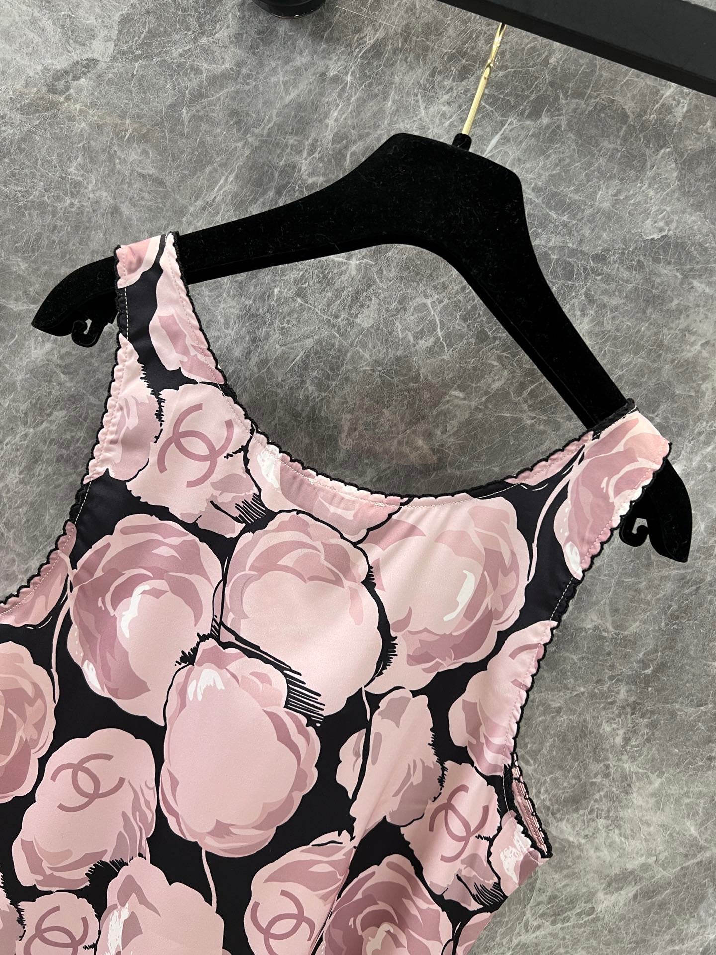 C 25 Medium Vintage Collection Black Pink Camellia Flower Print
